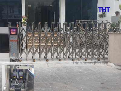 Cổng-xếp-inox--công-ty-THT