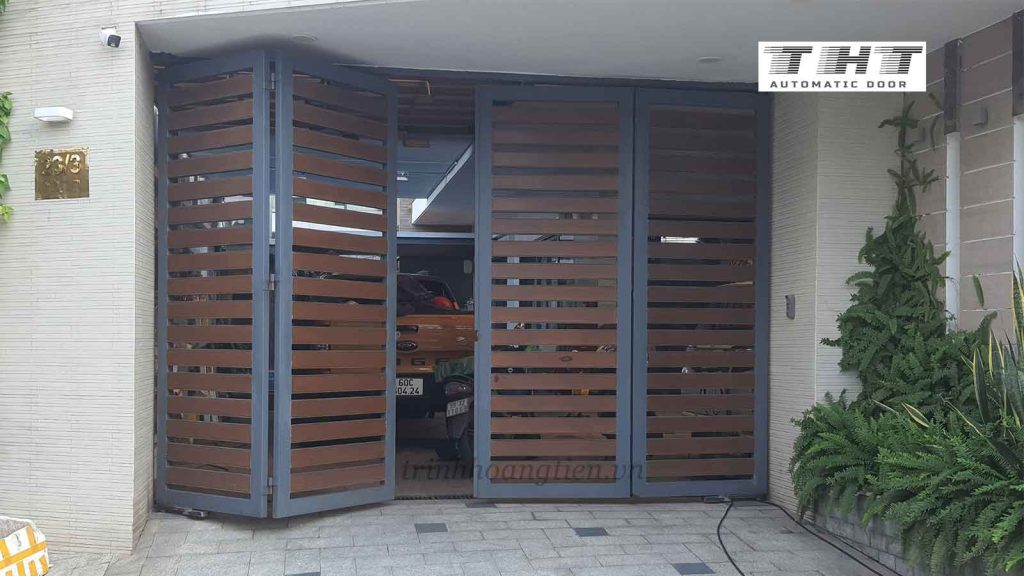 Cổng xếp 4 cánh mái nhật