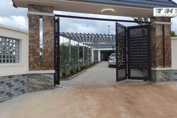 Lắp-motor-cổng-sắt-mở--4-cánh-tại-biên-hòa